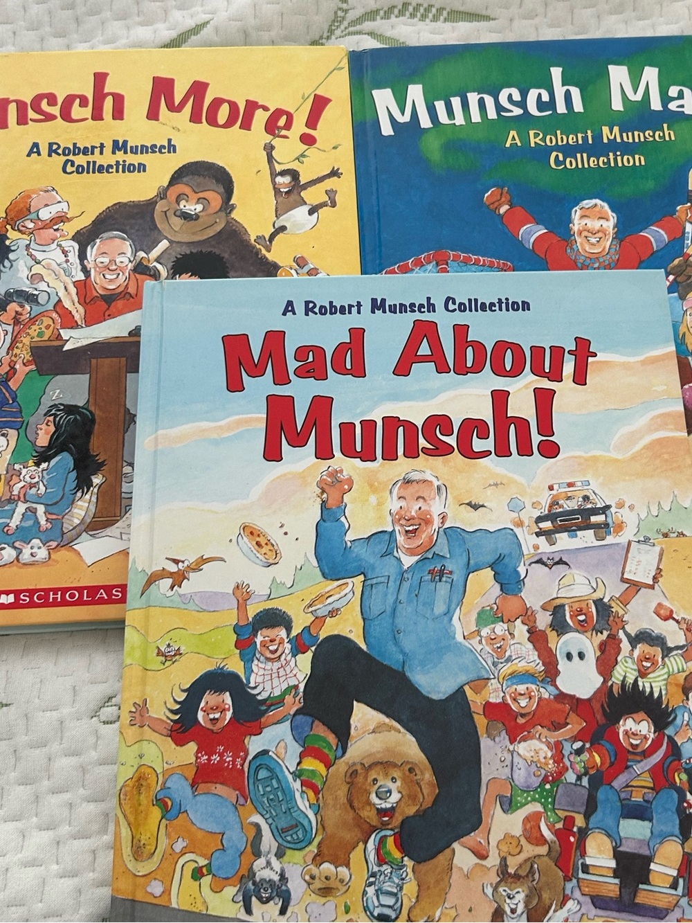Robert Munsch Hardcover Book Collection Lot of 3 – 18 Stories